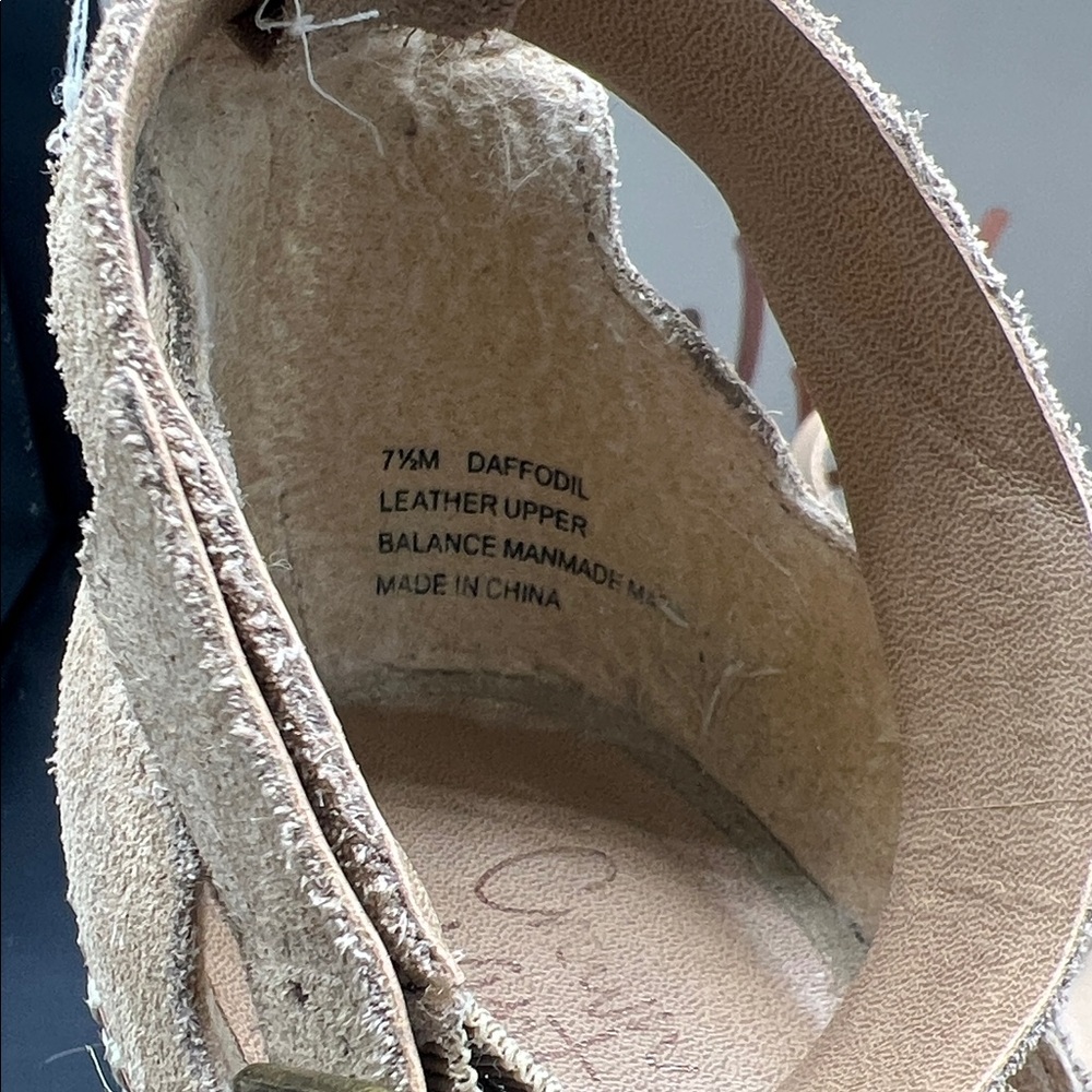 Crown Vintage Beige Scalloped Wedges - Picture 5 of 8
